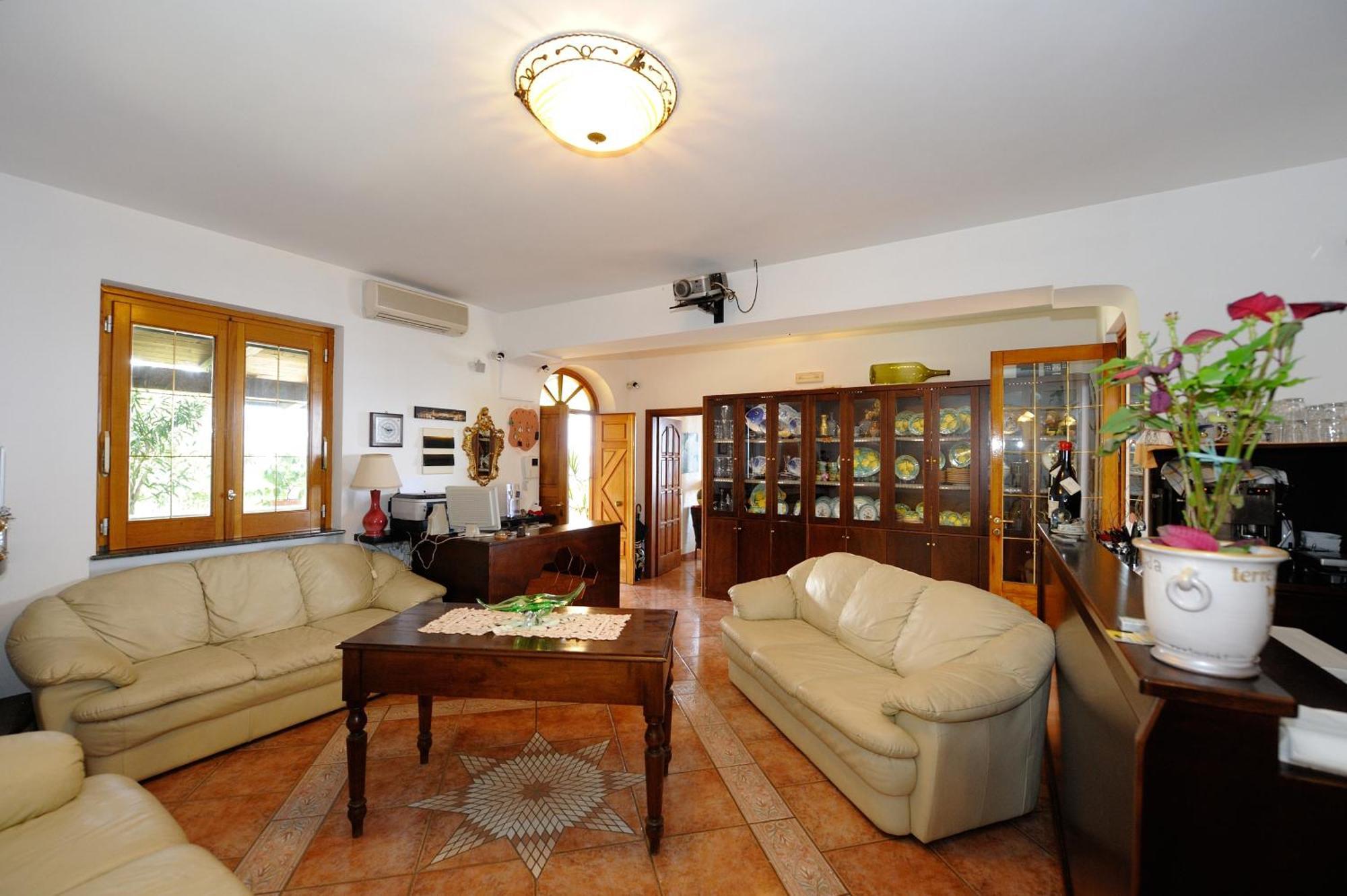 H.h.le Palme Bed & Breakfast 2*